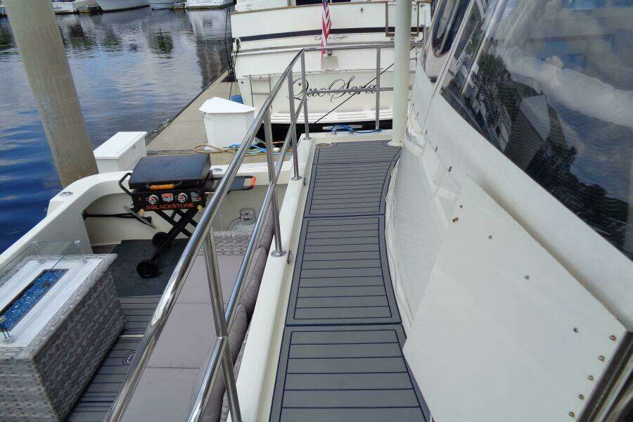 Ivory Lady 70ft Hatteras Yacht For Sale