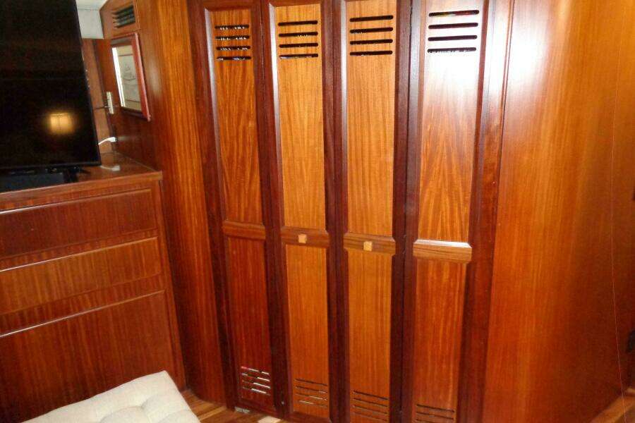 Ivory Lady 70ft Hatteras Yacht For Sale