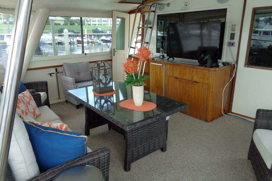 Ivory Lady 70ft Hatteras Yacht For Sale