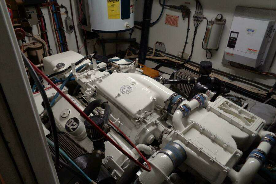 Ivory Lady 70ft Hatteras Yacht For Sale