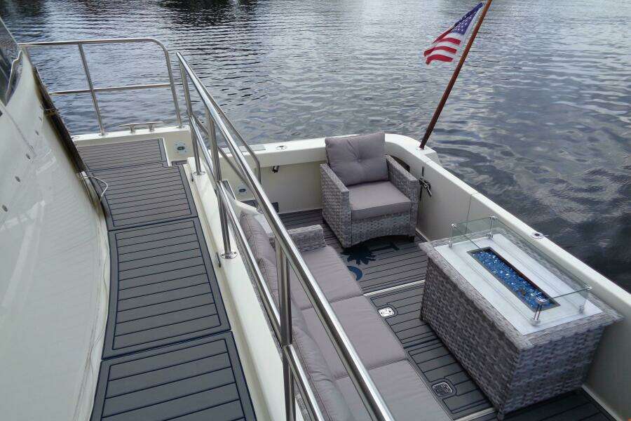 Ivory Lady 70ft Hatteras Yacht For Sale