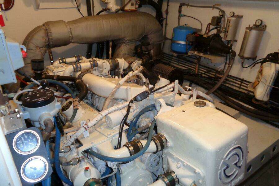 Ivory Lady 70ft Hatteras Yacht For Sale