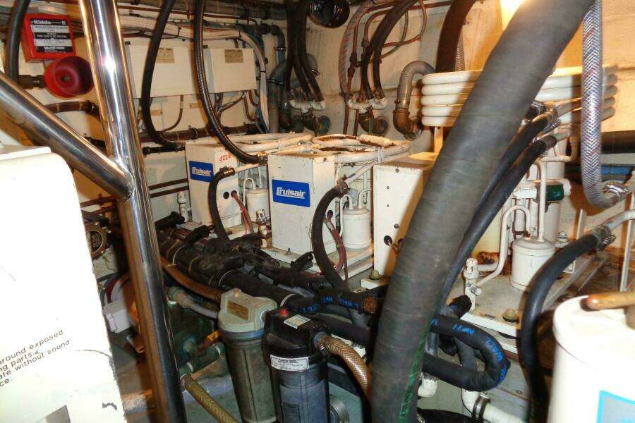 Ivory Lady 70ft Hatteras Yacht For Sale
