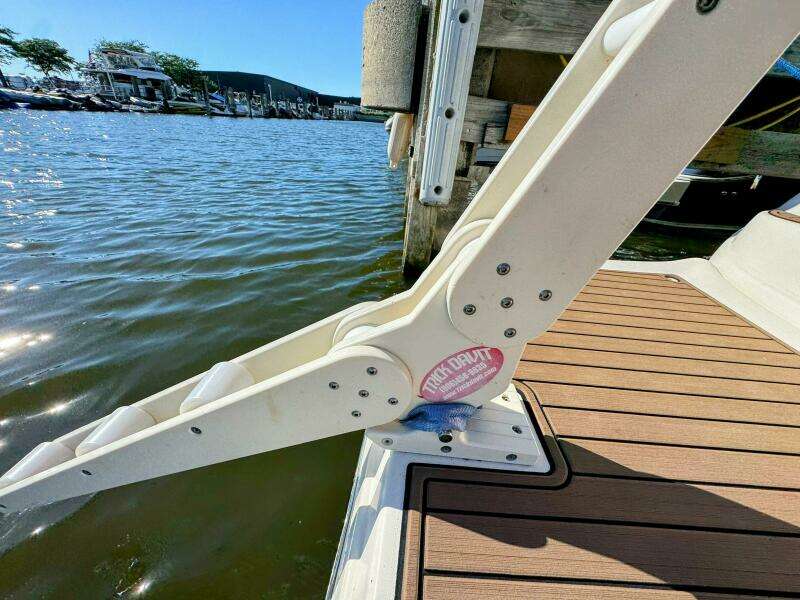 34ft Rinker Yacht For Sale