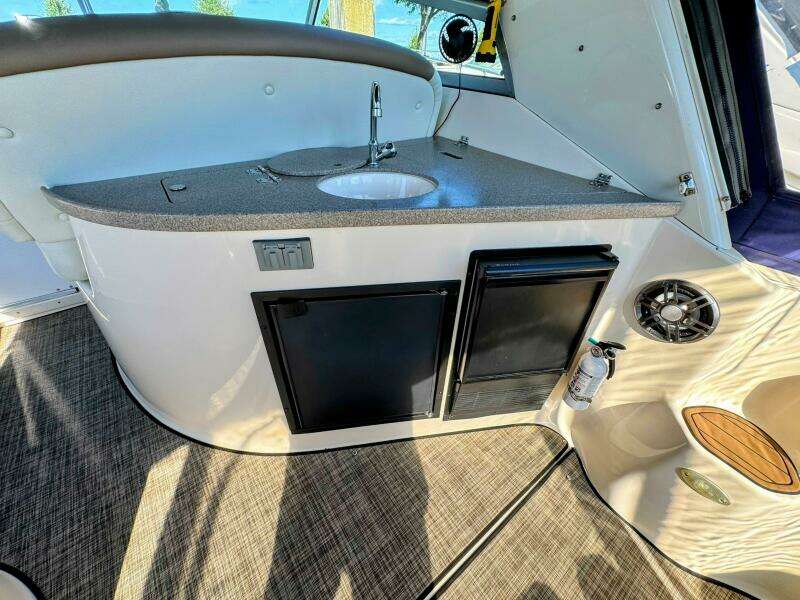 34ft Rinker Yacht For Sale