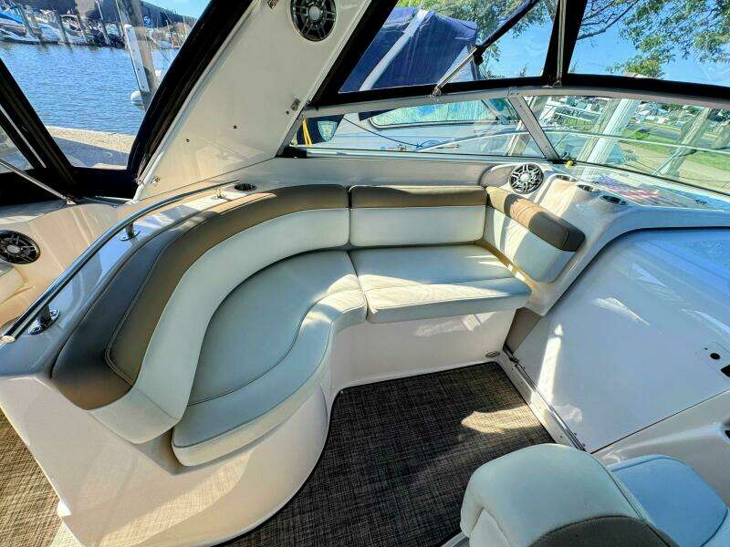 34ft Rinker Yacht For Sale