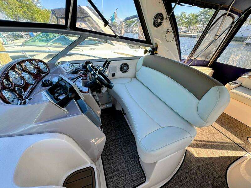 34ft Rinker Yacht For Sale