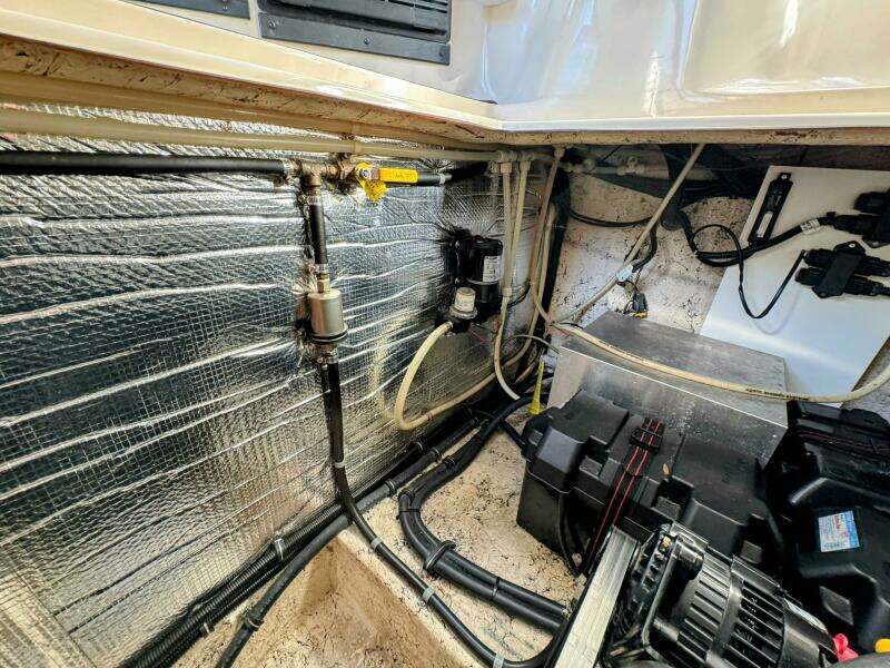 34ft Rinker Yacht For Sale