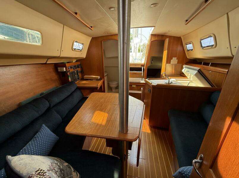 INCONCEIVABLE 30ft Hunter Yacht For Sale
