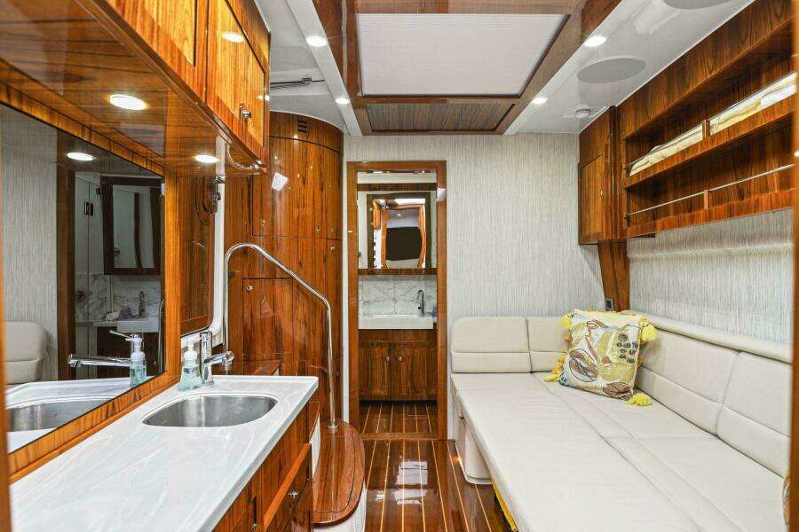 65ft HCB Yacht For Sale