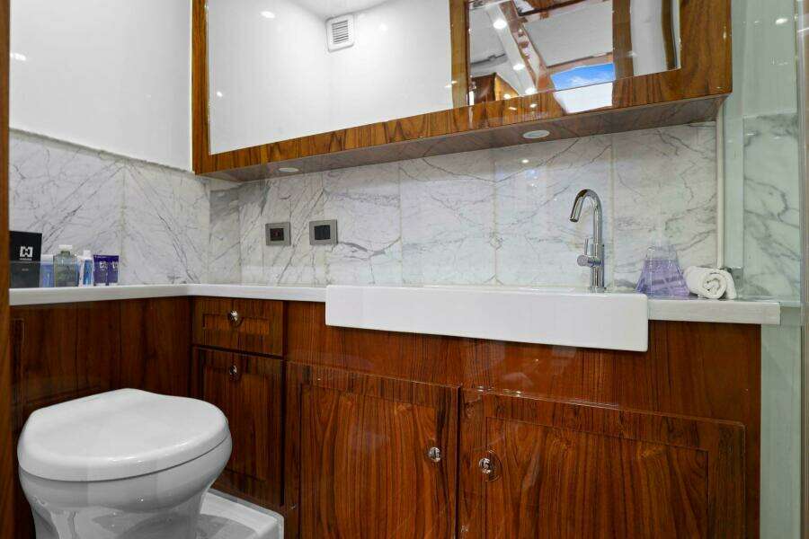 65ft HCB Yacht For Sale