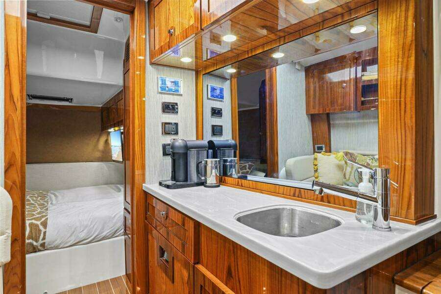65ft HCB Yacht For Sale