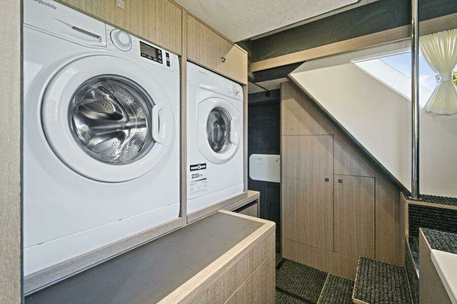 64ft Galeon Yacht For Sale