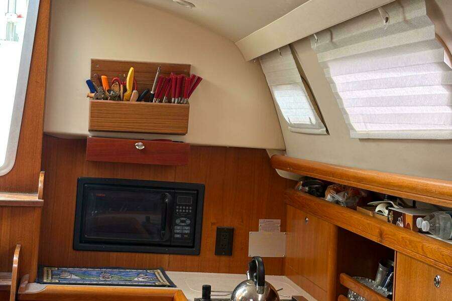 Kokua 33ft Hunter Yacht For Sale