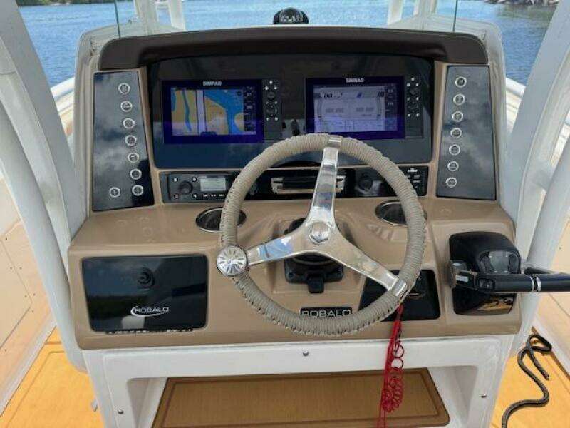 24ft Robalo Yacht For Sale