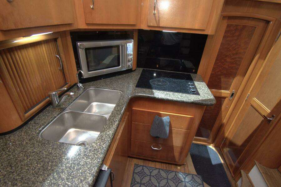 IV Play Too 46ft Carver Yacht For Sale