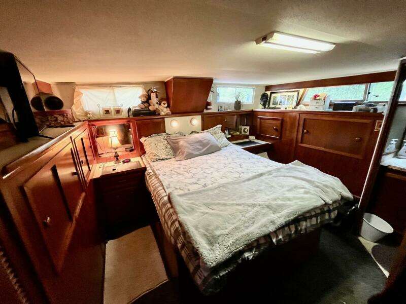 Sultana 42ft Uniflite Yacht For Sale