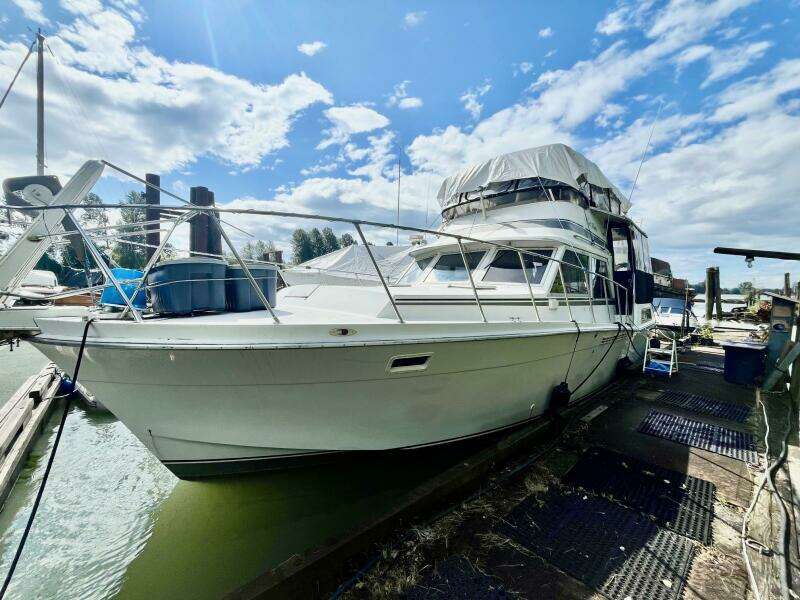 Sultana 42ft Uniflite Yacht For Sale