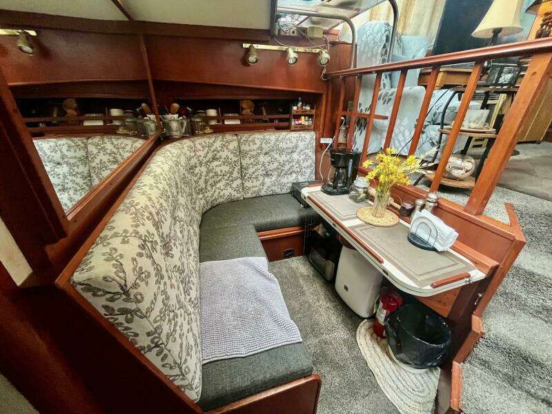 Sultana 42ft Uniflite Yacht For Sale