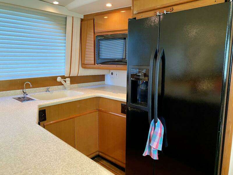 06. Galley. 04