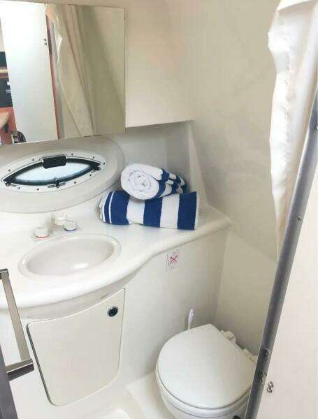 27ft Bayliner Yacht For Sale