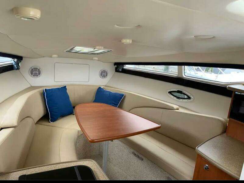 27ft Bayliner Yacht For Sale