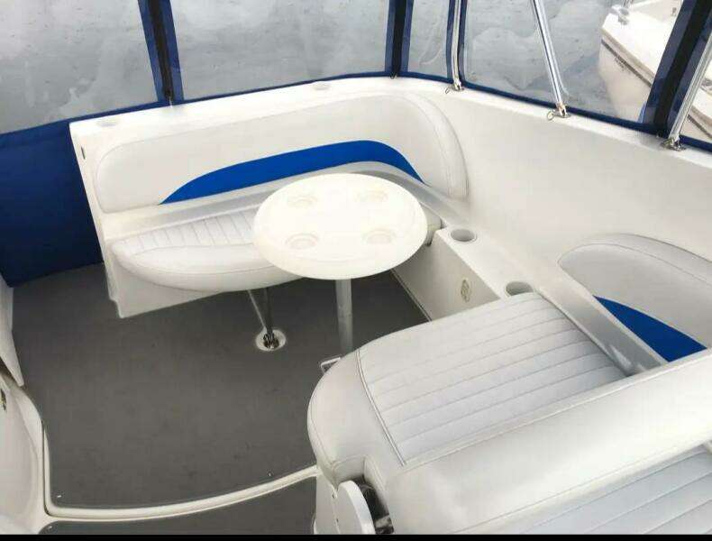 27ft Bayliner Yacht For Sale