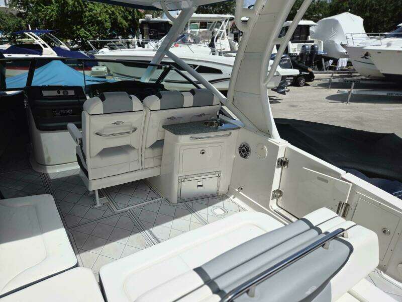 27ft Chaparral Yacht For Sale