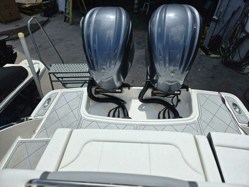 27ft Chaparral Yacht For Sale
