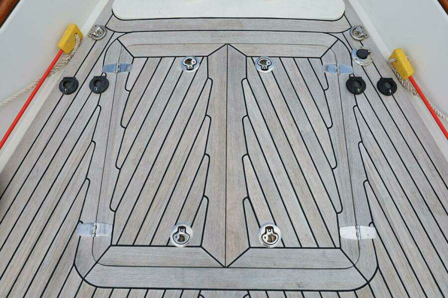 Foc'sle Hatch Detail