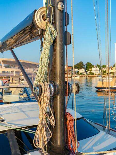 Mast and Carbon-roller Boom