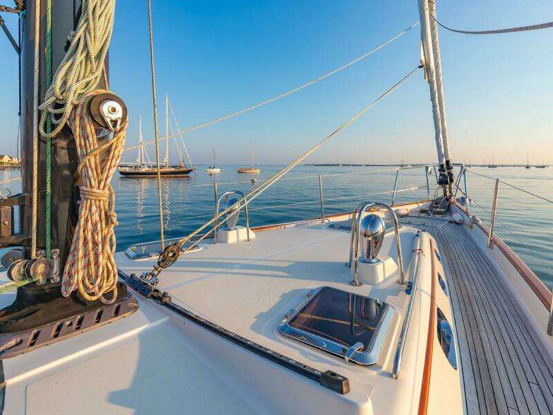 Cabin Top Fwd Of Mast