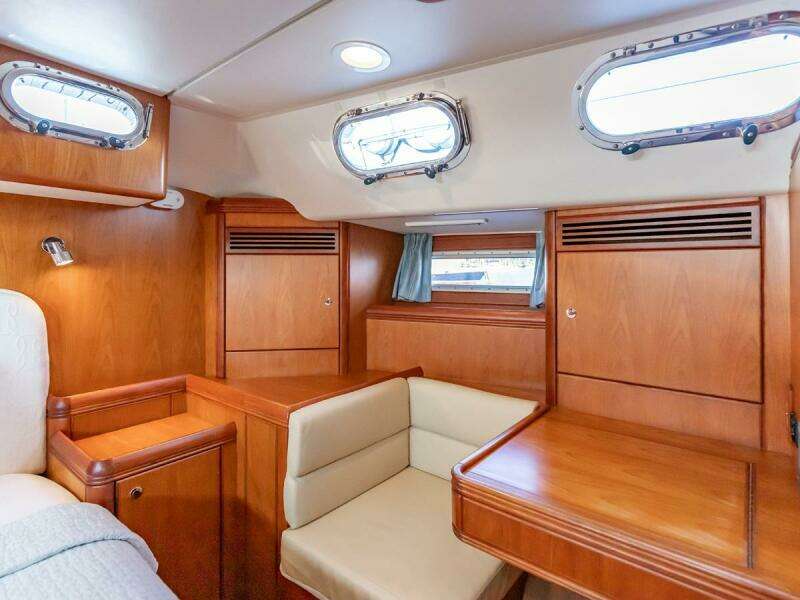 Aft Nav Desk And Remote Wkstation