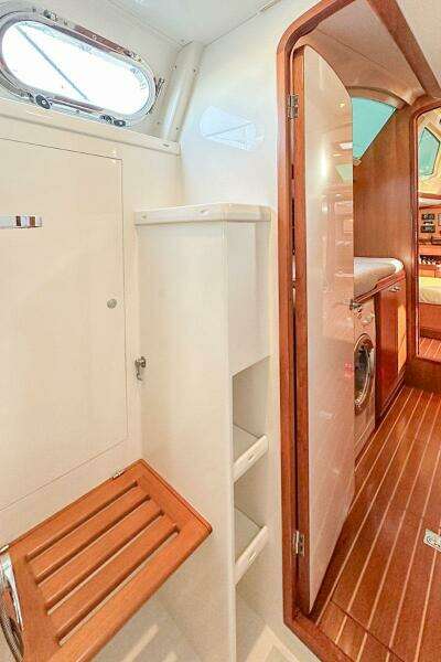 Aft Shower Outboard