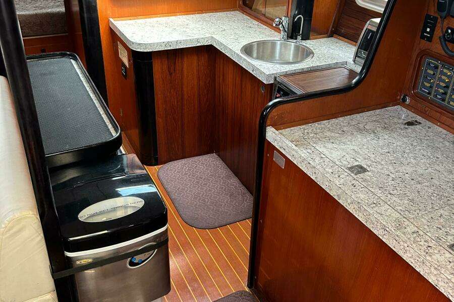 Zephyrus 50ft Beneteau Yacht For Sale