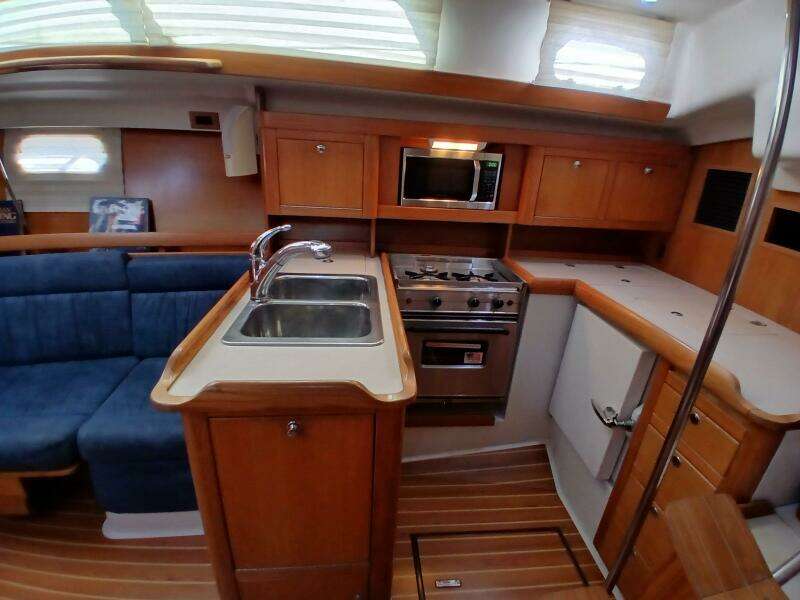 Evolution 35ft Catalina Yacht For Sale