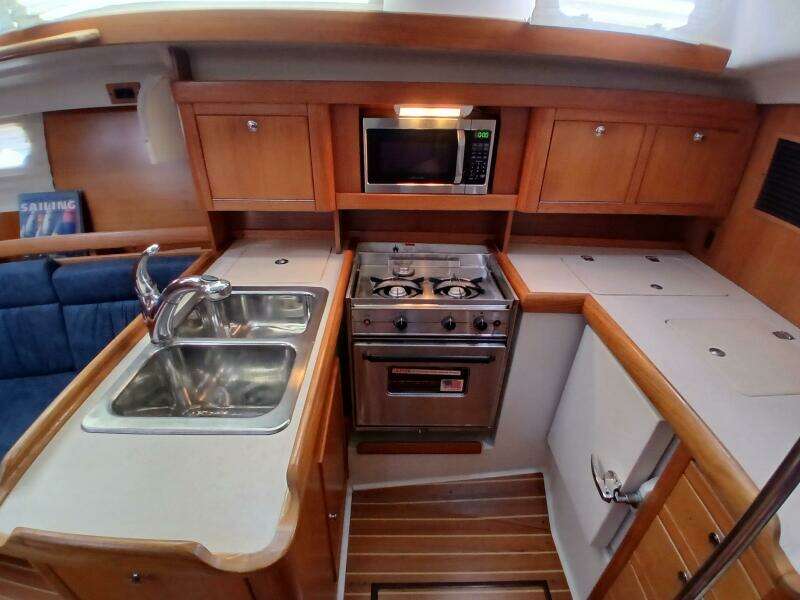 Evolution 35ft Catalina Yacht For Sale