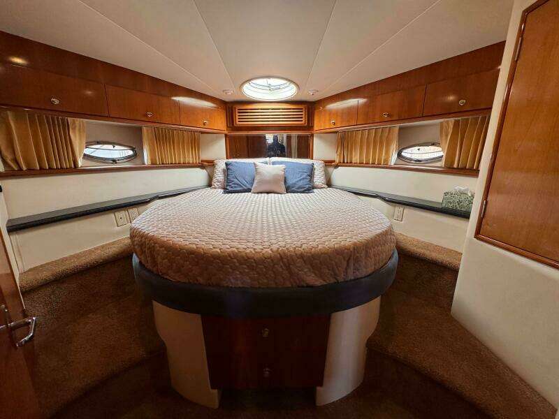 Aisle B 46ft Carver Yacht For Sale