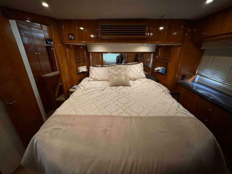 Aisle B 46ft Carver Yacht For Sale