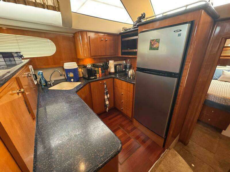 Aisle B 46ft Carver Yacht For Sale