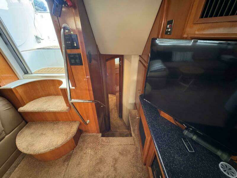 Aisle B 46ft Carver Yacht For Sale