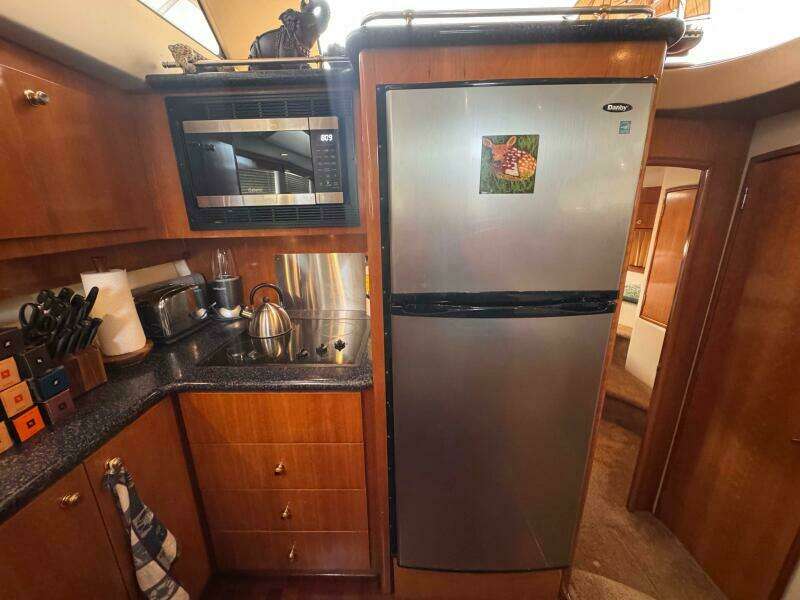 Aisle B 46ft Carver Yacht For Sale
