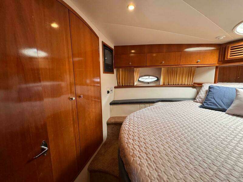 Aisle B 46ft Carver Yacht For Sale