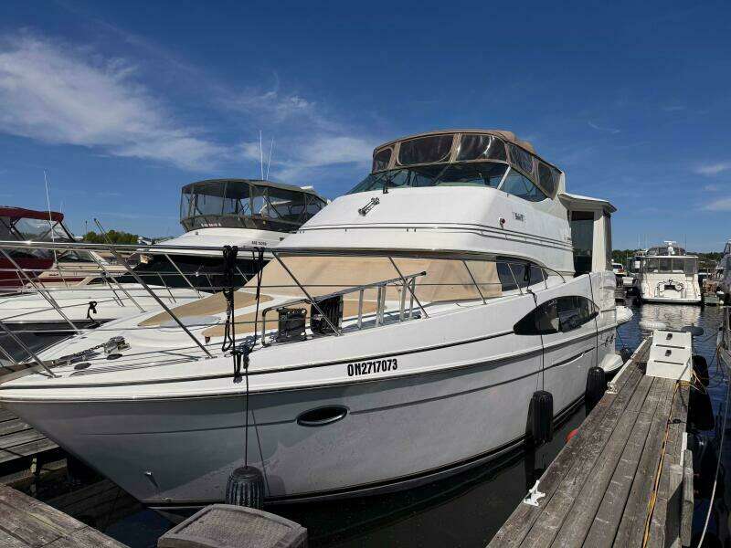 Aisle B 46ft Carver Yacht For Sale