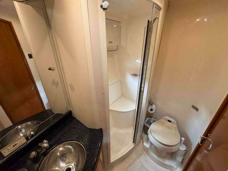Aisle B 46ft Carver Yacht For Sale