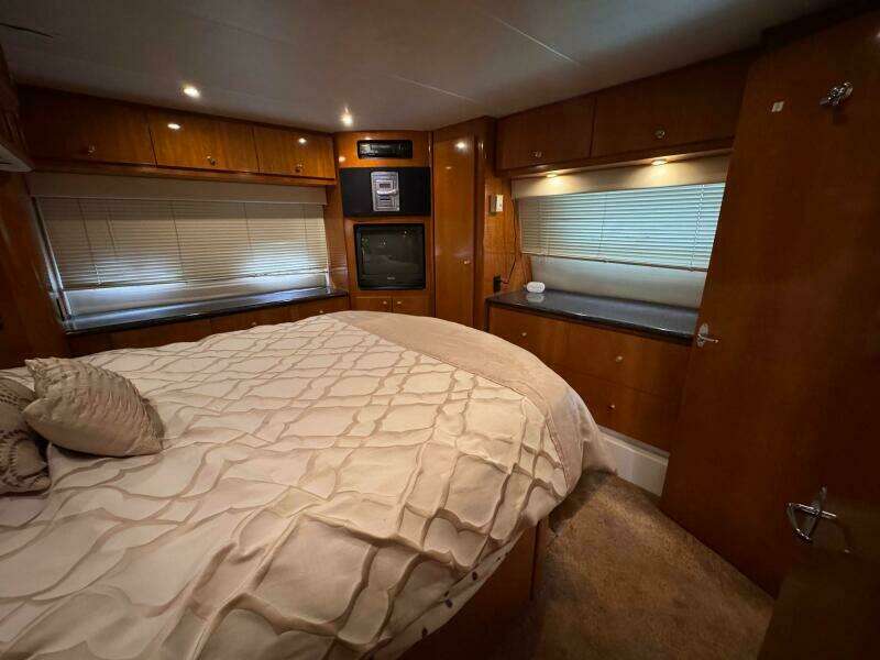 Aisle B 46ft Carver Yacht For Sale