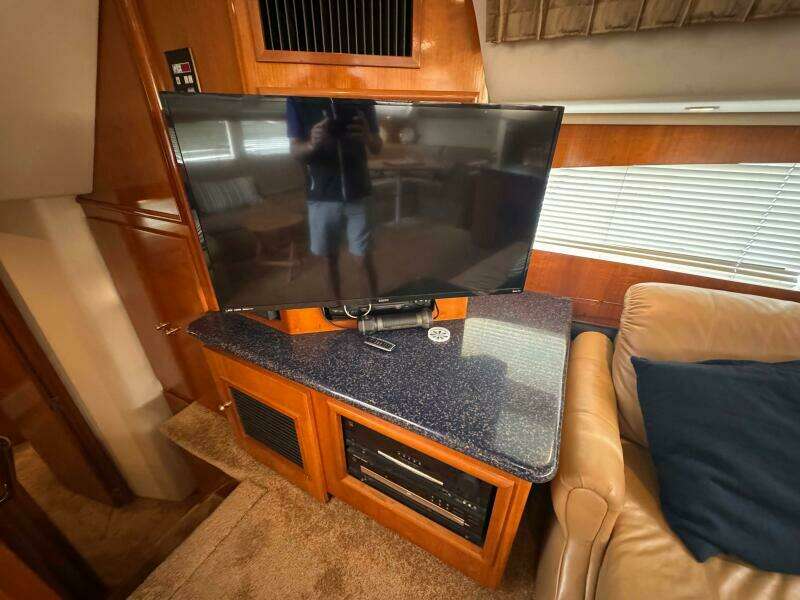 Aisle B 46ft Carver Yacht For Sale