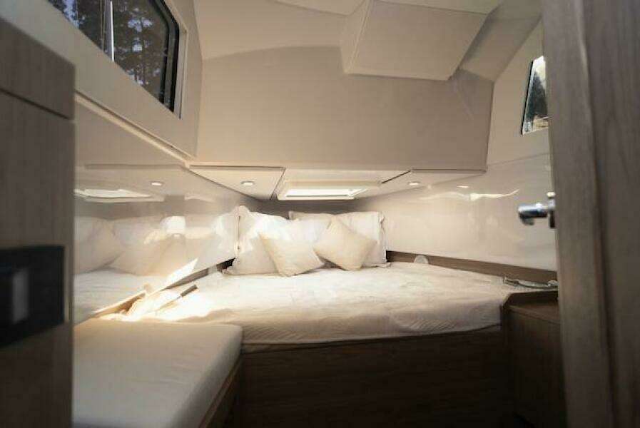 VIRTUE YACHTS V10 T-Tops