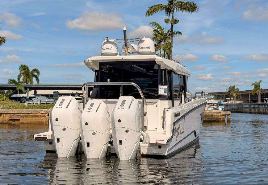 35ft Wellcraft Yacht For Sale