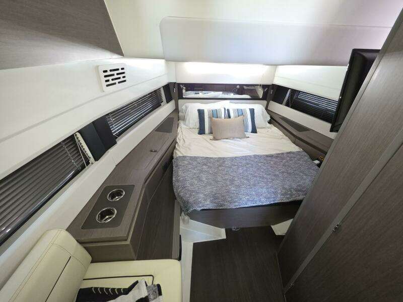 35ft Wellcraft Yacht For Sale